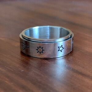 Stainless steel etched spinner ring size 9